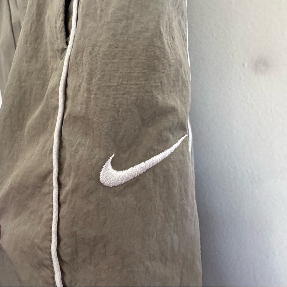 Nike Women’s Nike windrunner trackpant trousers in khaki taupe Size Small - Picture 6 of 15